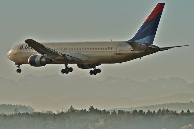 N1611B - Twin-engine aircraft