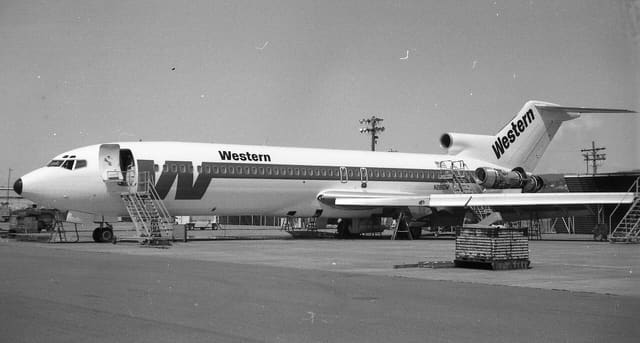 N2810W - Aircraft