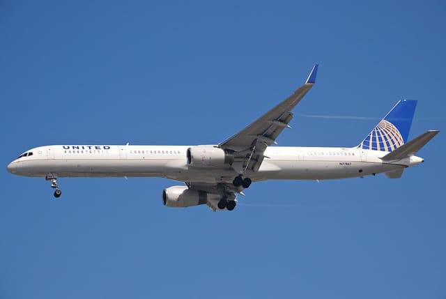N77867 - Twin-engine aircraft
