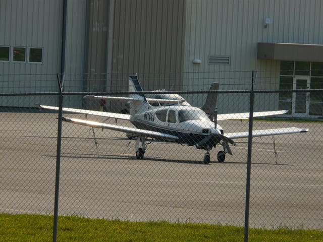 N1140J - Single-engine aircraft