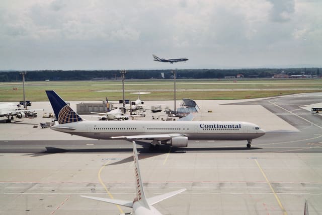 N66057 - Twin-engine aircraft