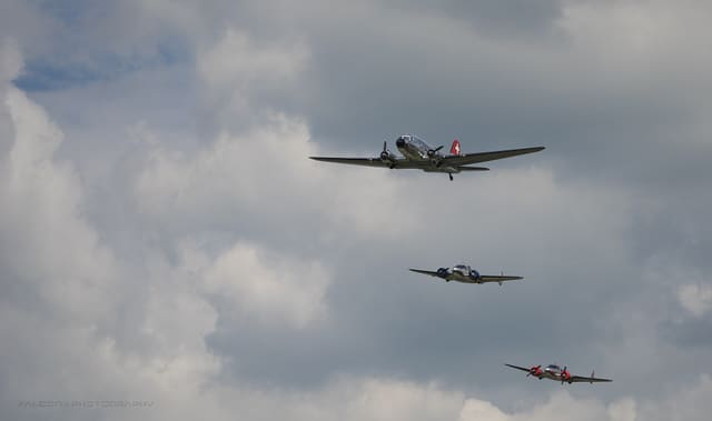 N21FS - Twin-engine aircraft