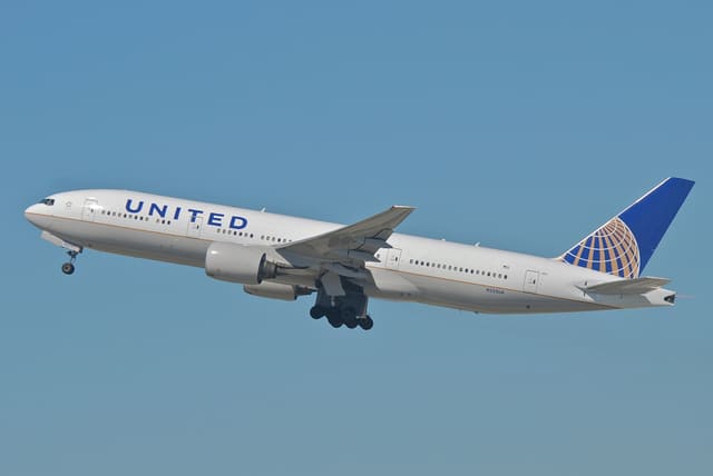 N225UA - Twin-engine aircraft