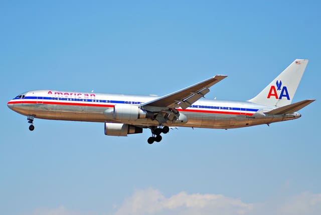 N349AN - Twin-engine aircraft