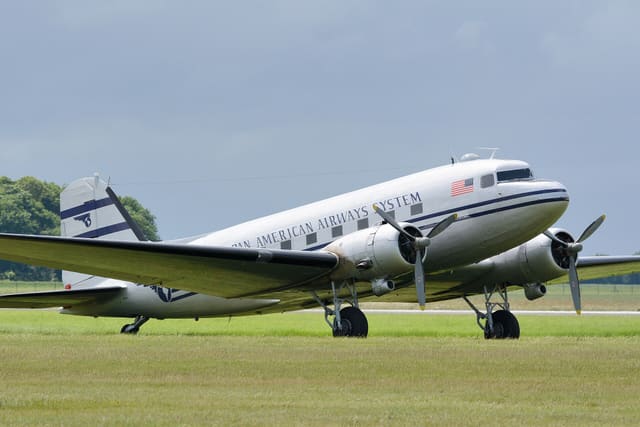 N877MG - Twin-engine aircraft