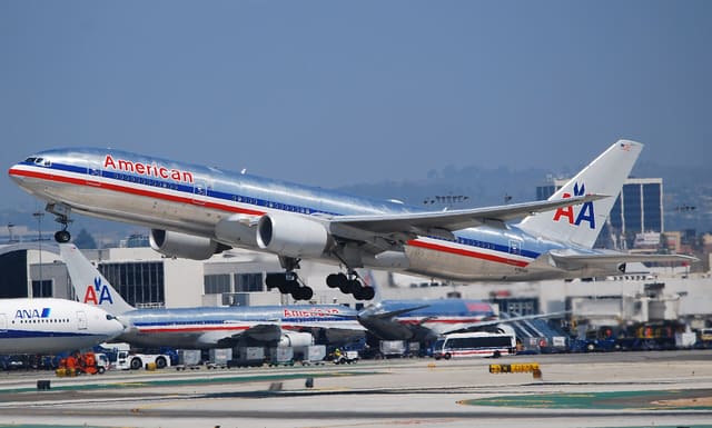 N785AN - Twin-engine aircraft