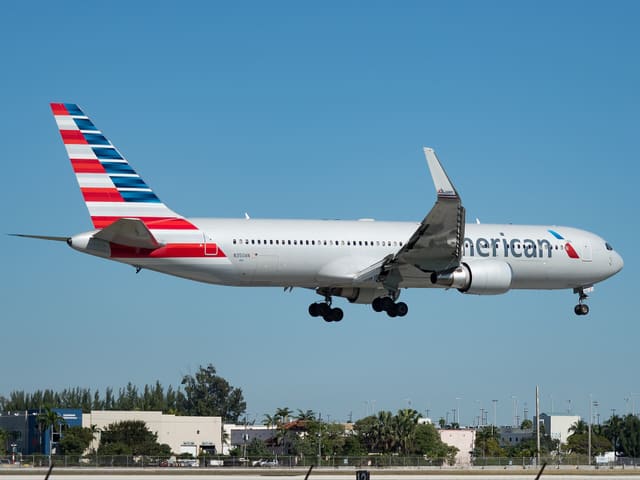 N350AN - Twin-engine aircraft