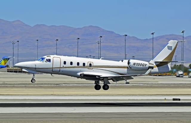 N100GY - Business jet