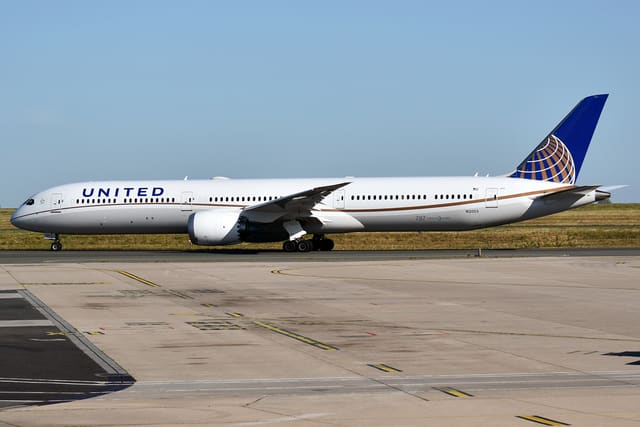 N12003 - Twin-engine aircraft