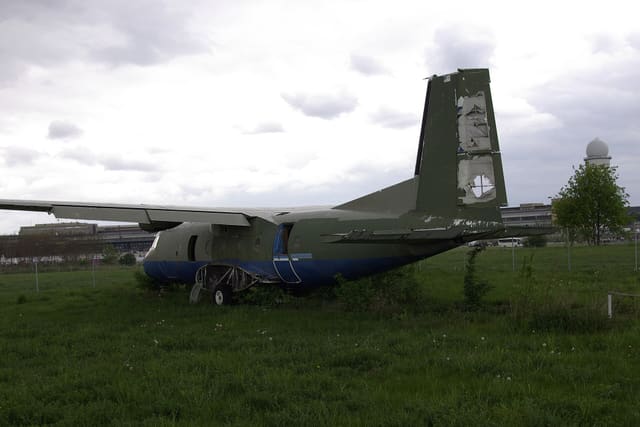 N106TA - Twin-engine aircraft