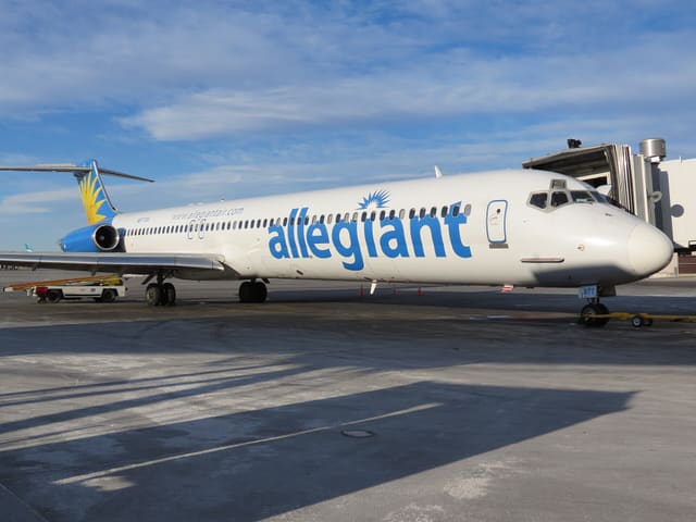 N877GA - Douglas