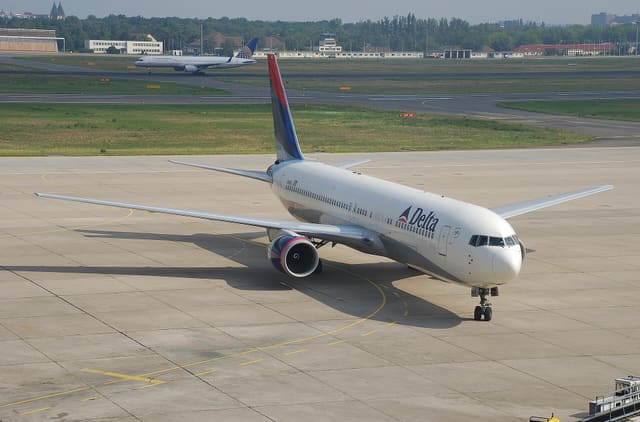 N1613B - Twin-engine aircraft