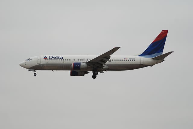 N3734B - Twin-engine aircraft