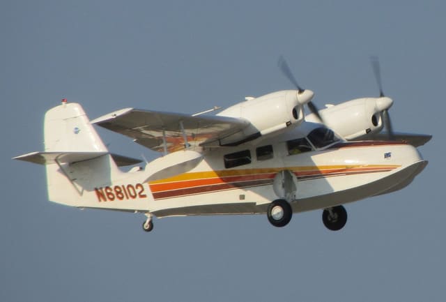 N68102 - Twin-engine aircraft