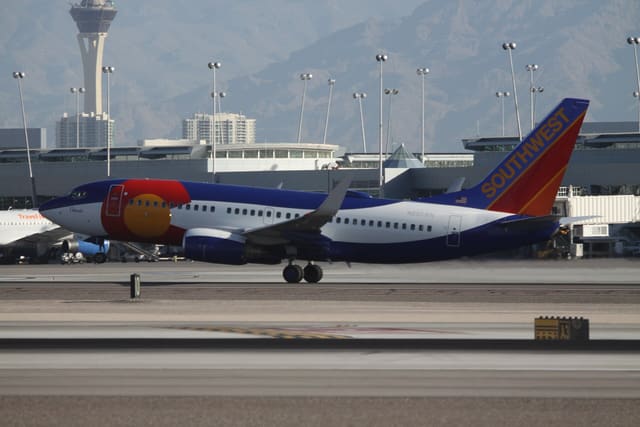 N230WN - Twin-engine aircraft