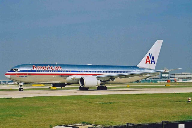 N368AA - Twin-engine aircraft