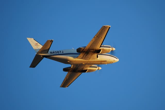 N4087J - Twin-engine aircraft