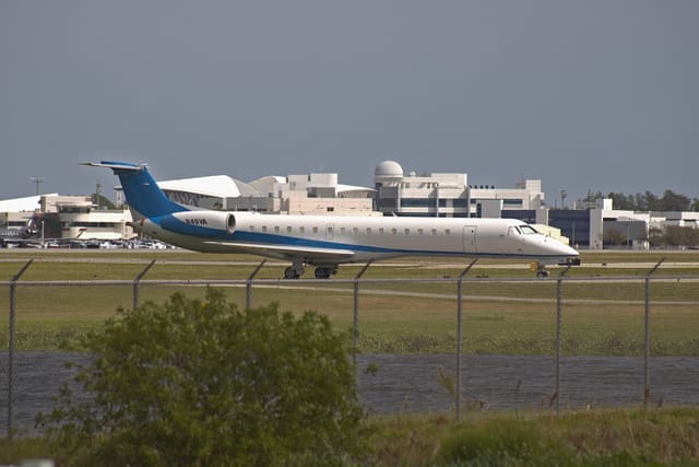 N49VA - Embraer