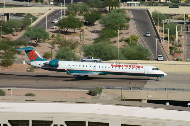 N907FJ - Bombardier