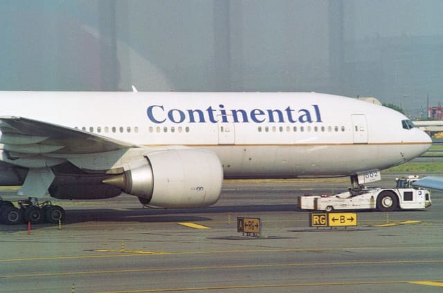 N78002 - Twin-engine aircraft