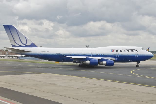 N104UA - Boeing
