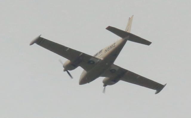 N8MZ - Twin-engine aircraft