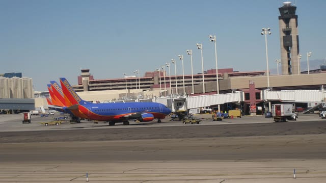 N665WN - Twin-engine aircraft