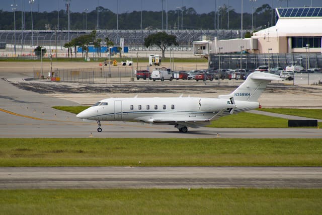 N358MH - Bombardier