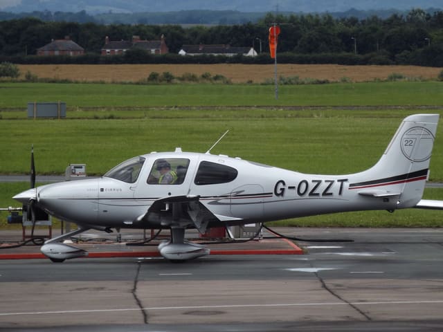 G-OZZT - Cirrus