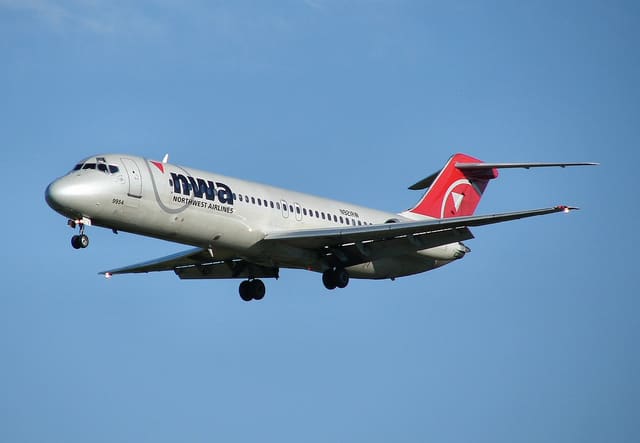 N921RW - Douglas