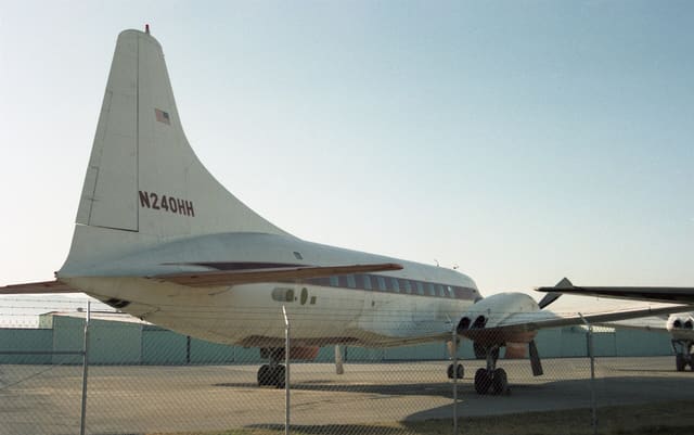 N240HH - Twin-engine aircraft