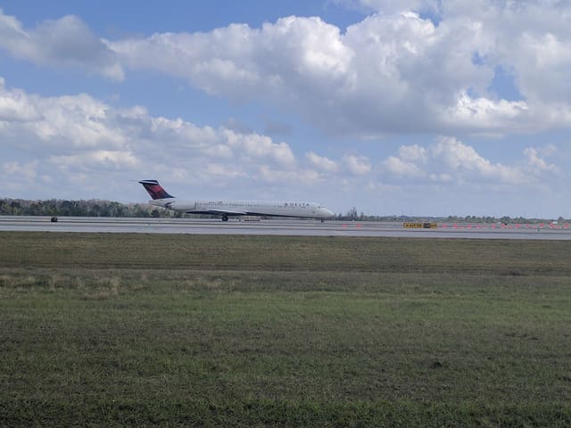 N908DL - Aircraft