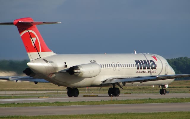 N945N - Douglas