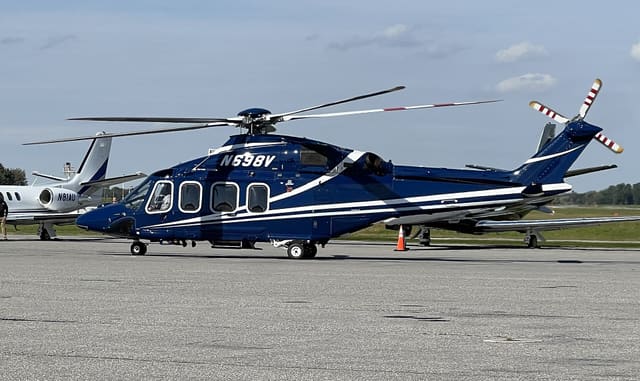 N698V - Business jet