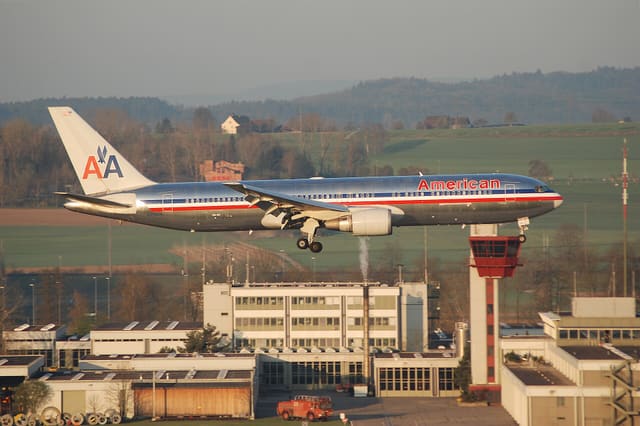 N390AA - Twin-engine aircraft