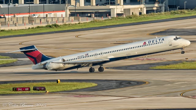 N932DN - Douglas