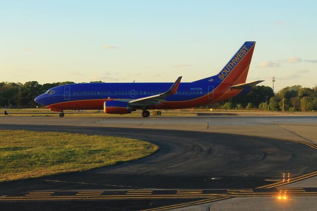 N645SW - Twin-engine aircraft