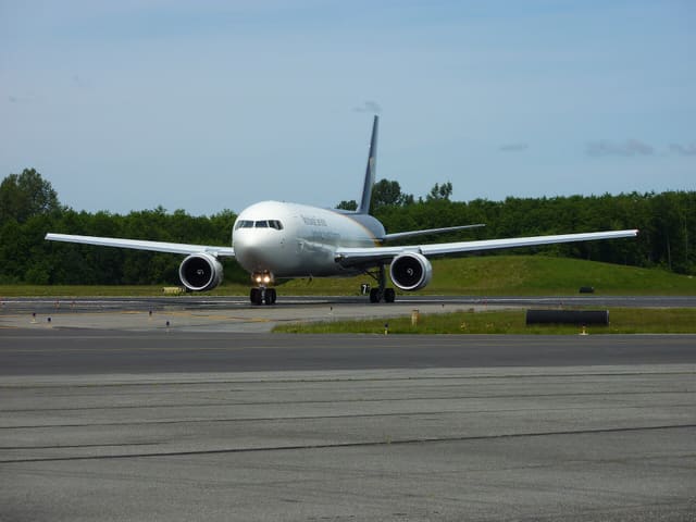 N340UP - Twin-engine aircraft