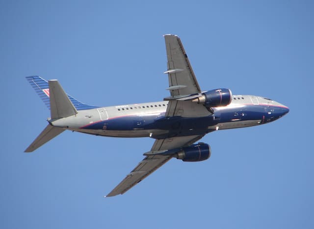 N938UA - Twin-engine aircraft
