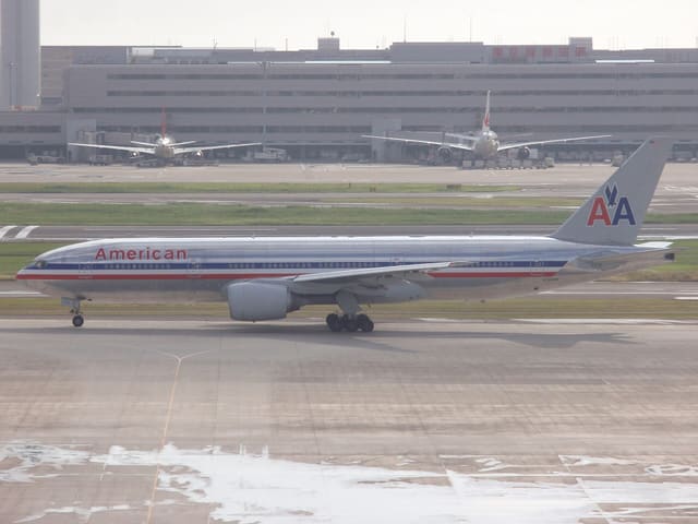 N766AN - Twin-engine aircraft