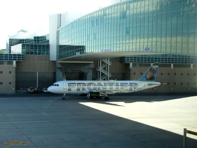 N211FR - Twin-engine aircraft