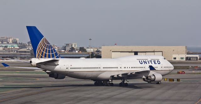 N104UA - Boeing