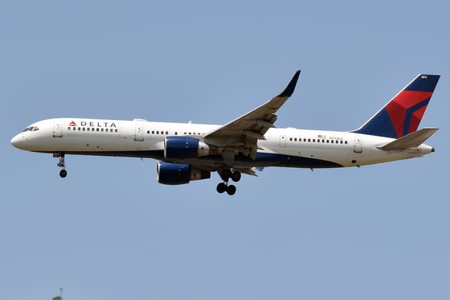 N711ZX - Twin-engine aircraft