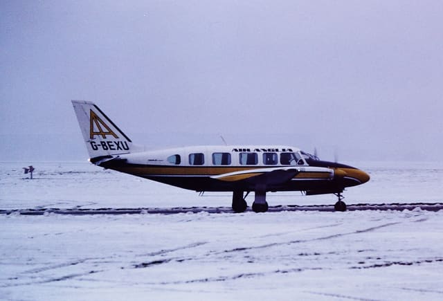 G-BEXU - Twin-engine aircraft