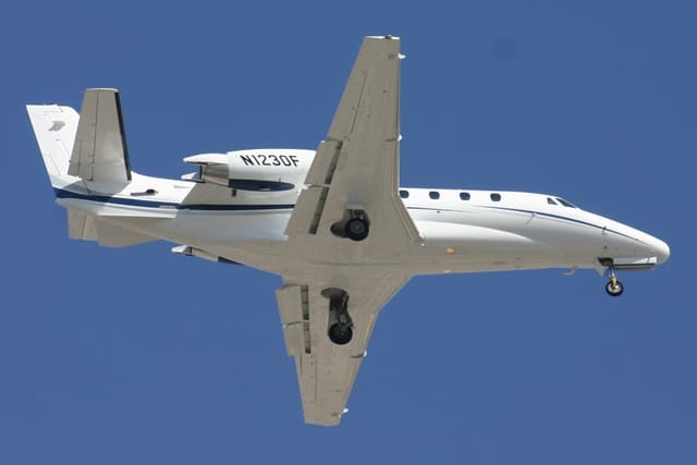 N1230F - Business jet