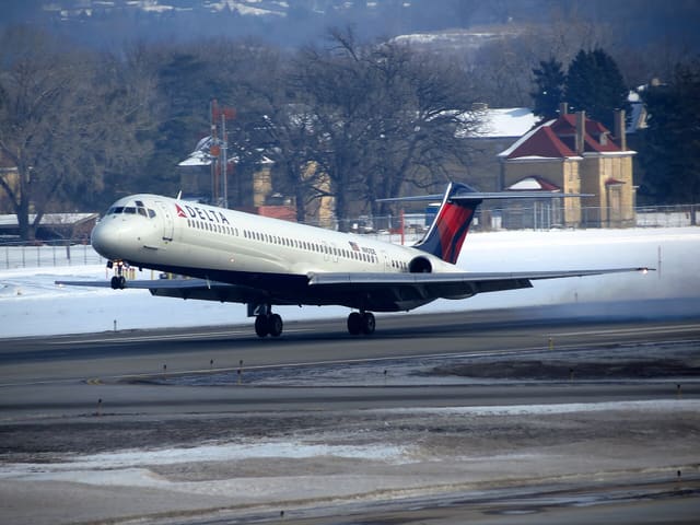 N901DE - Douglas
