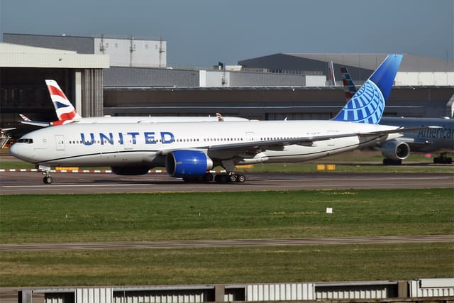 N69020 - Twin-engine aircraft