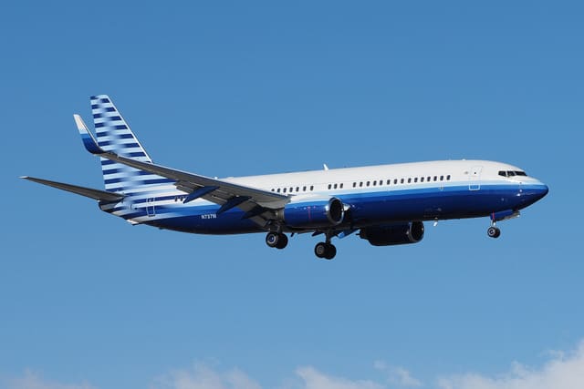 N737M - Twin-engine aircraft