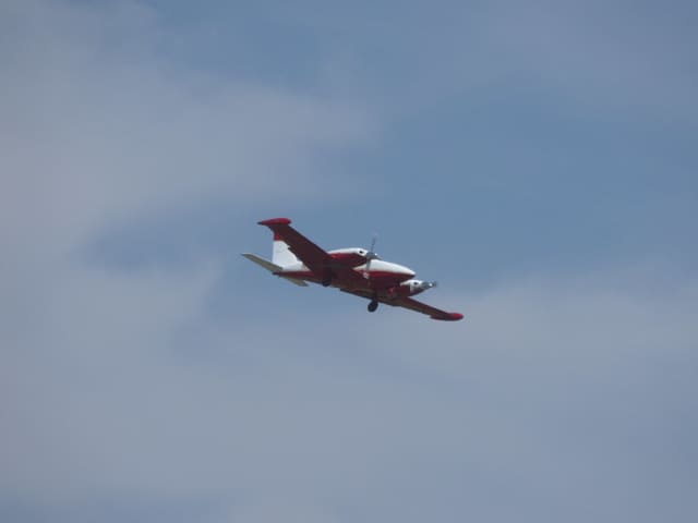 N114CD - Twin-engine aircraft