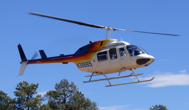 N38885 - Helicopter